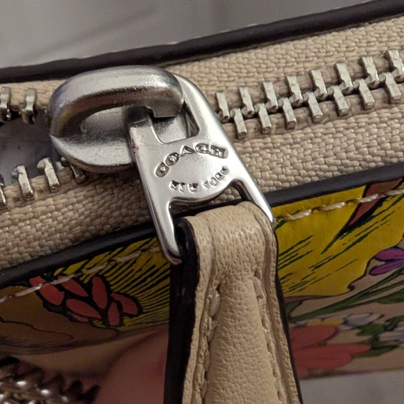 Coach Nolita 19 Floral Bag with Matching Scarf and Frog Prince Keychain - Picture 5 of 11